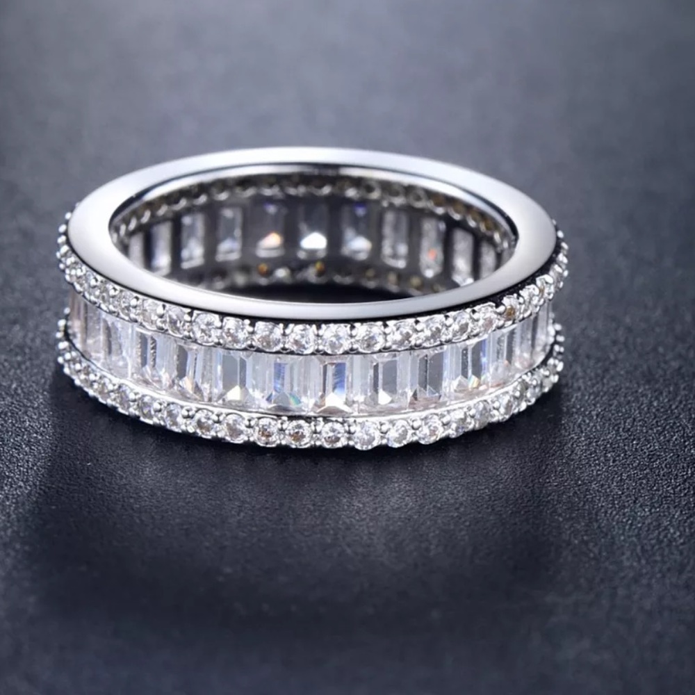 New 18k white gold diamonds CZ band ring